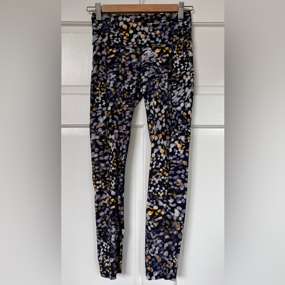 Lululemon Fast and Free Tight II 25" *Non-Reflective Nulux
Metropolis Glow Multi